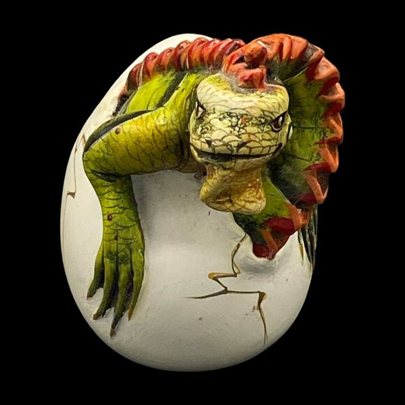 Handmade Mexican Iguana Emerging from Egg Sculpture Hand Painted Signed Macias - Picture 2 of 11